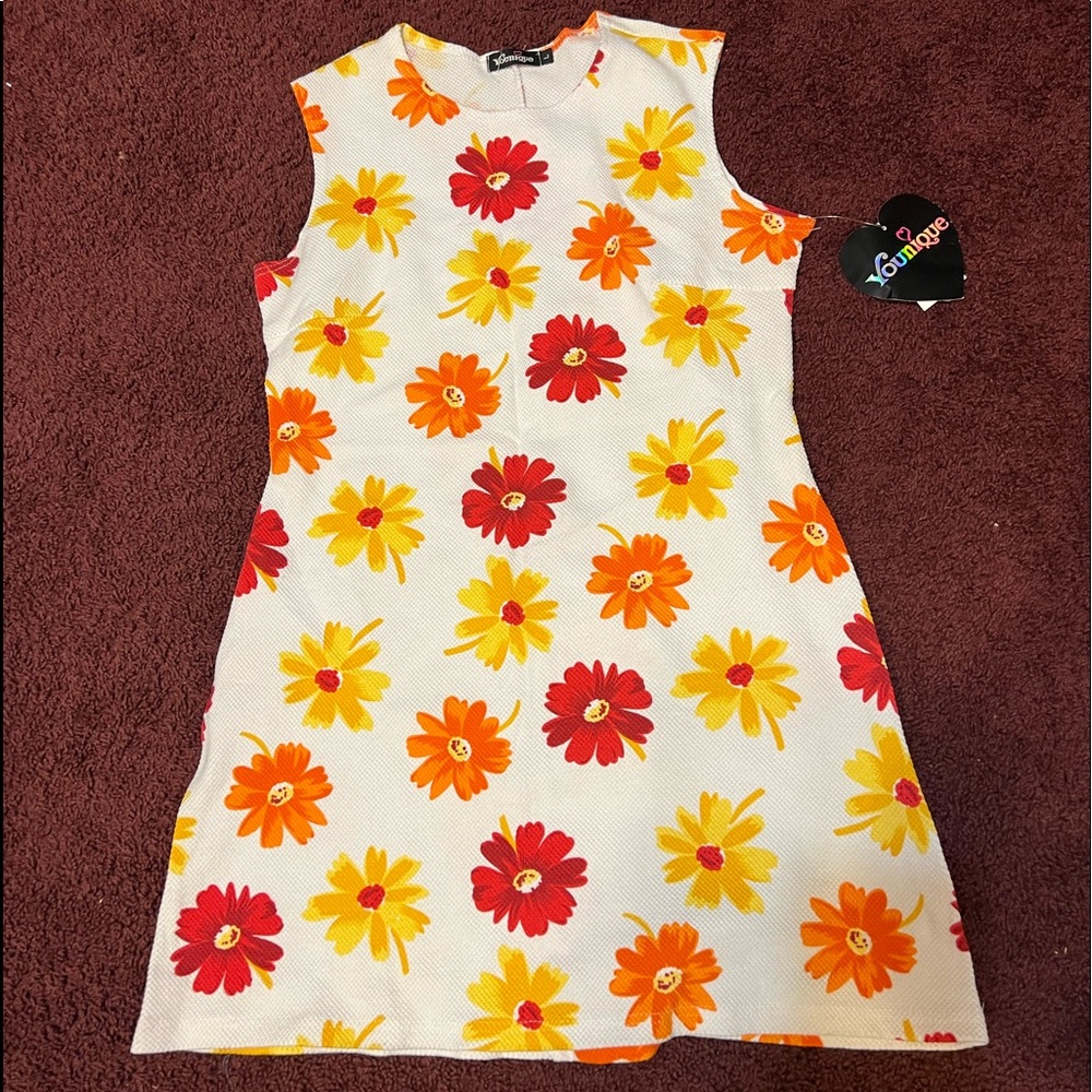 Girls Younique beautiful floral dress size large ! NWT